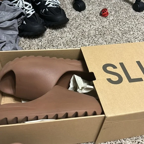 yeezy slide size 10